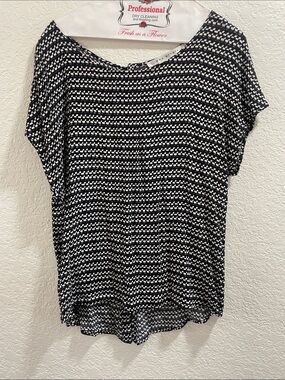 Max Studio back and white checked pattern